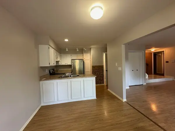 1486 W jefferson AVE #E, Naperville, IL 60540