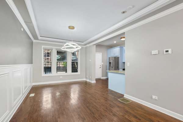 6624 S University AVE, Chicago, IL 60637