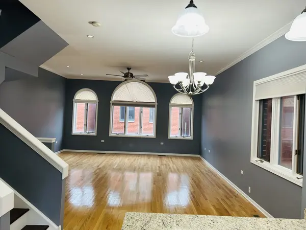 1918 S LOUIE Pkwy, Chicago, IL 60616