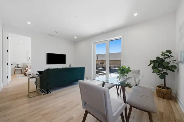 5428 N Winthrop AVE #203, Chicago, IL 60640