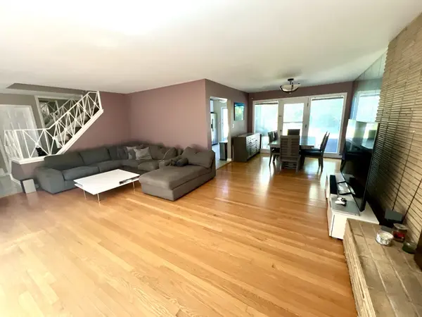 7338 N Tripp AVE, Lincolnwood, IL 60712