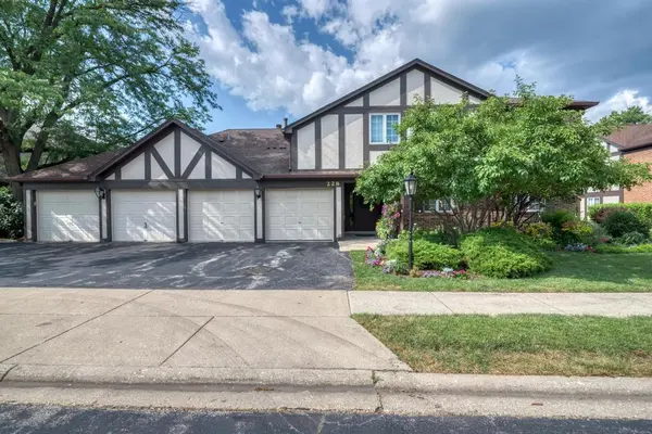 228 Brookside LN #A, Willowbrook, IL 60527