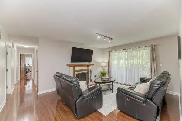 228 Brookside LN #A, Willowbrook, IL 60527