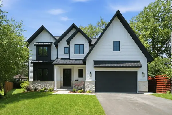 440 Briarhill LN, Glenview, IL 60025