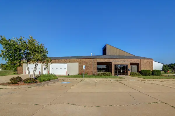 1400 N Galena AVE, Dixon, IL 61021