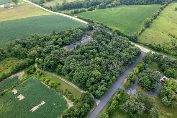 916 W Town Line RD, Leaf River, IL 61047
