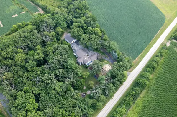 916 W Town Line RD, Leaf River, IL 61047