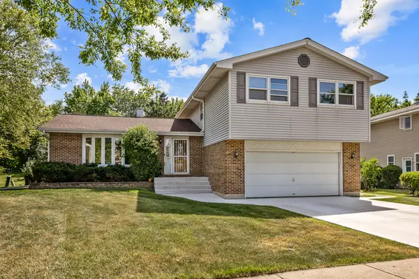 1727 Roosa LN, Elk Grove Village, IL 60007
