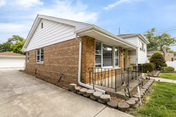 5425 Drury LN, Oak Lawn, IL 60453
