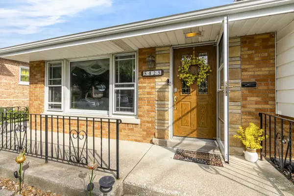 5425 Drury LN, Oak Lawn, IL 60453