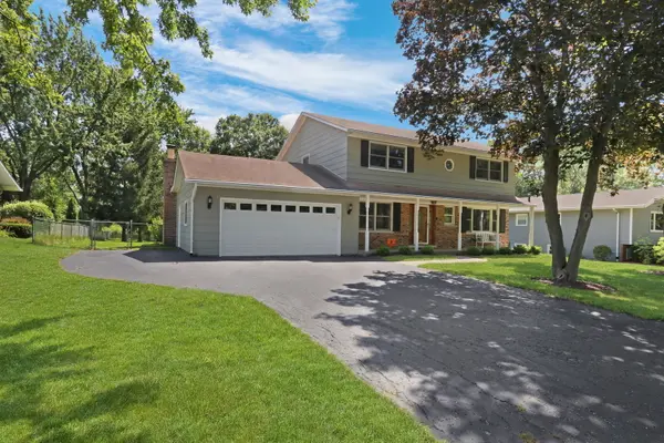 15033 W Redwood LN, Libertyville, IL 60048