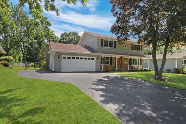 15033 W Redwood LN, Libertyville, IL 60048