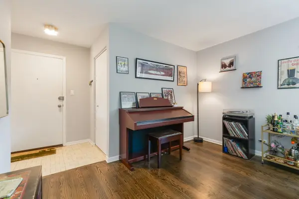 4136 N California AVE #201, Chicago, IL 60618