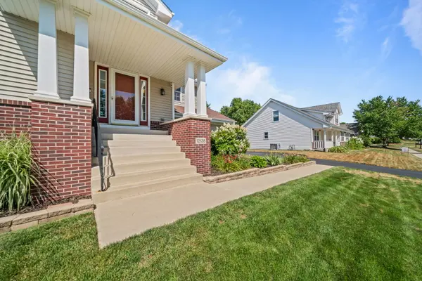 12138 Paisley DR, Loves Park, IL 61111