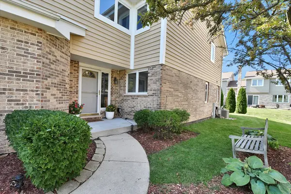 17323 Lakebrook DR, Orland Park, IL 60467