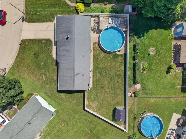 821 King Arthur LN, Ottawa, IL 61350