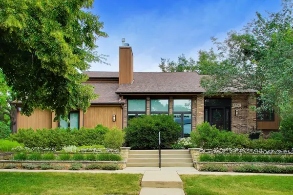 1251 Golf View DR, Woodridge, IL 60517