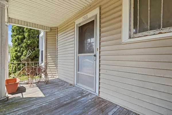 702 North AVE, Waukegan, IL 60085