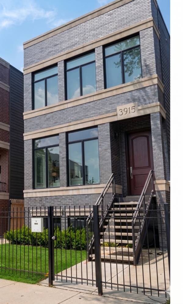 3915 S Calumet AVE, Chicago, IL 60653