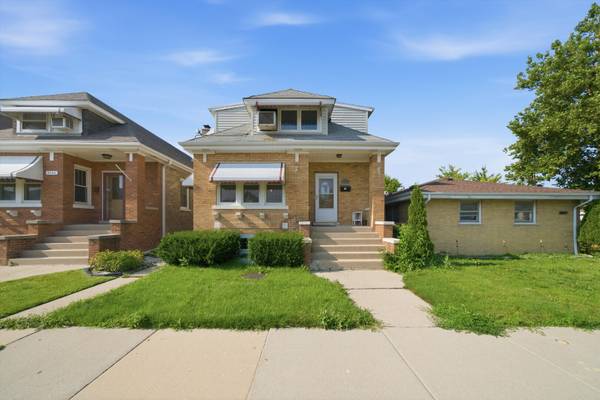 5704 W Newport AVE, Chicago, IL 60634