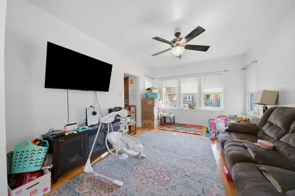 5704 W Newport AVE, Chicago, IL 60634