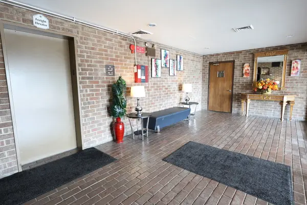 7 E CARRIAGEWAY DR #408, Hazel Crest, IL 60429