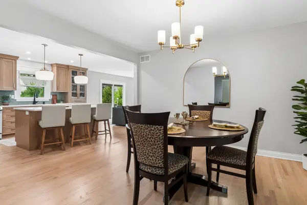1737 Clyde DR, Naperville, IL 60565