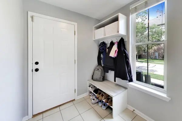 1762 Tudor LN, Northbrook, IL 60062