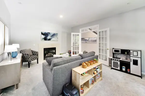 1762 Tudor LN, Northbrook, IL 60062