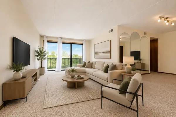 5447 W Lawrence AVE #203, Chicago, IL 60630
