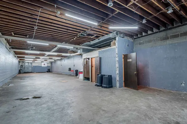 4447 W Belmont AVE, Chicago, IL 60641