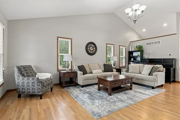 910 25th Avenue CT, Silvis, IL 61282