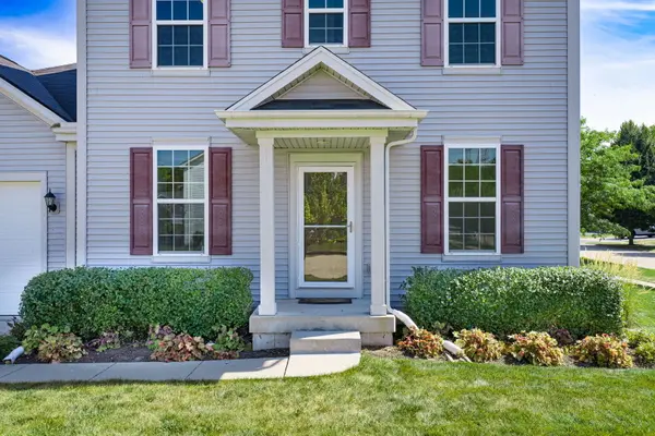2009 Mayfair DR, Island Lake, IL 60042