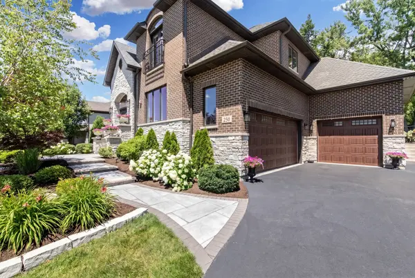 250 Clair View CT, Lake Zurich, IL 60047