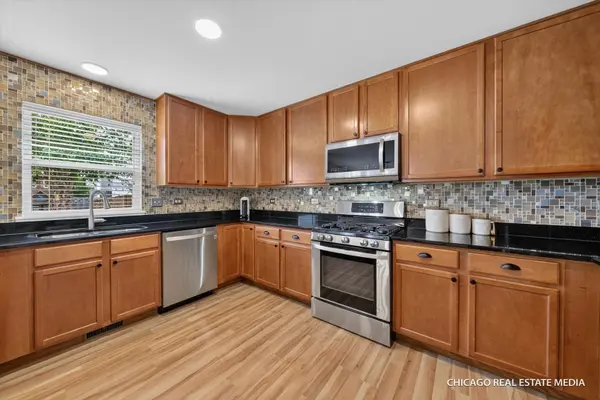 1131 Spinnaker ST, Pingree Grove, IL 60140
