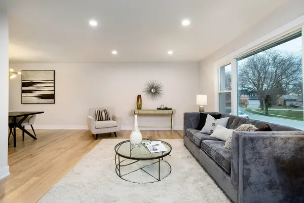 530 Cumberland TRL, Elgin, IL 60123