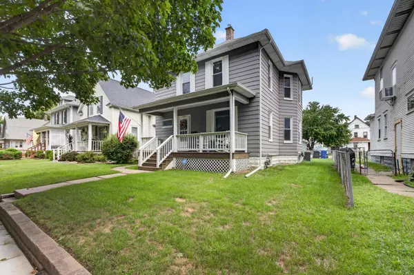 2012 15th Street A, Moline, IL 61265