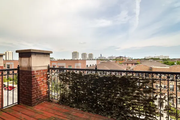 641 E Pershing AVE #301, Chicago, IL 60653
