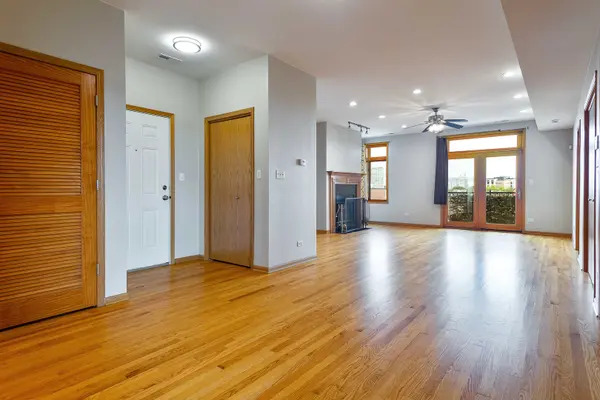 641 E Pershing AVE #301, Chicago, IL 60653