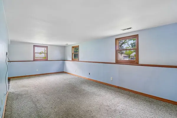 107 W Melody LN, Woodstock, IL 60098