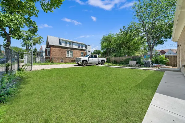 1924 W Marquette RD, Chicago, IL 60636