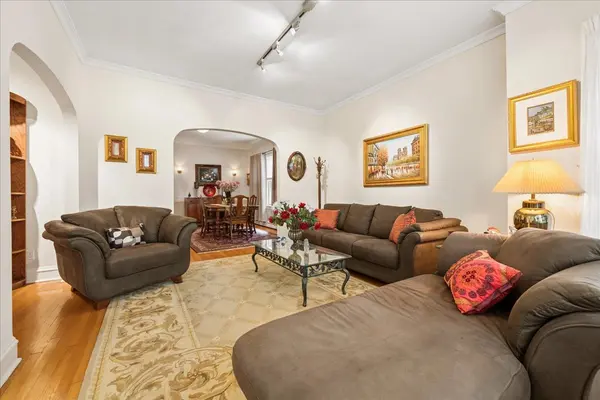 5725 N SACRAMENTO AVE, Chicago, IL 60659