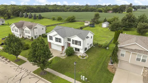 1616 Jenna DR, Davenport, IA 52804