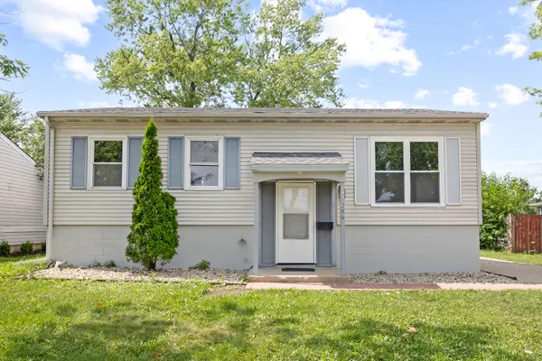 206 Ridge CIR, Streamwood, IL 60107
