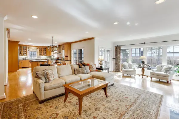1135 Buttonwood LN, Northbrook, IL 60062