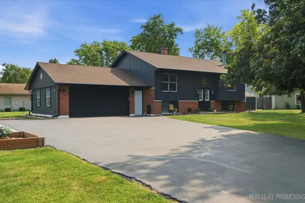 16 W Carol AVE, Cortland, IL 60112