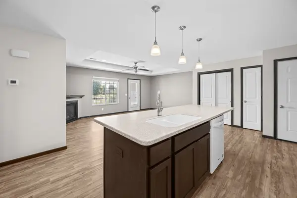 400 E Franklin ST E #201, Eldridge, IA 52748
