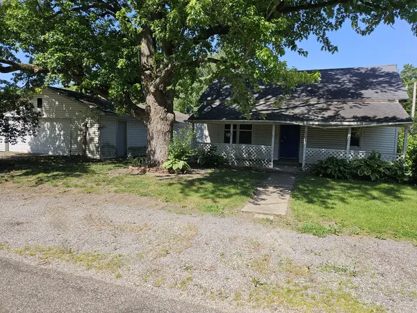 501 S Chicago, Dewitt, IL 61735