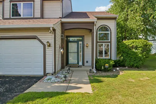 18 W Rosewood LN, Round Lake Beach, IL 60073