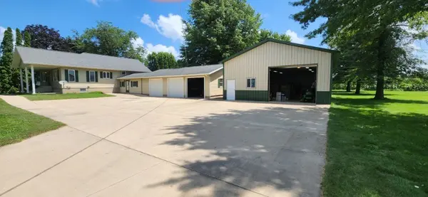 1654 Hoover RD, Deer Grove, IL 61243